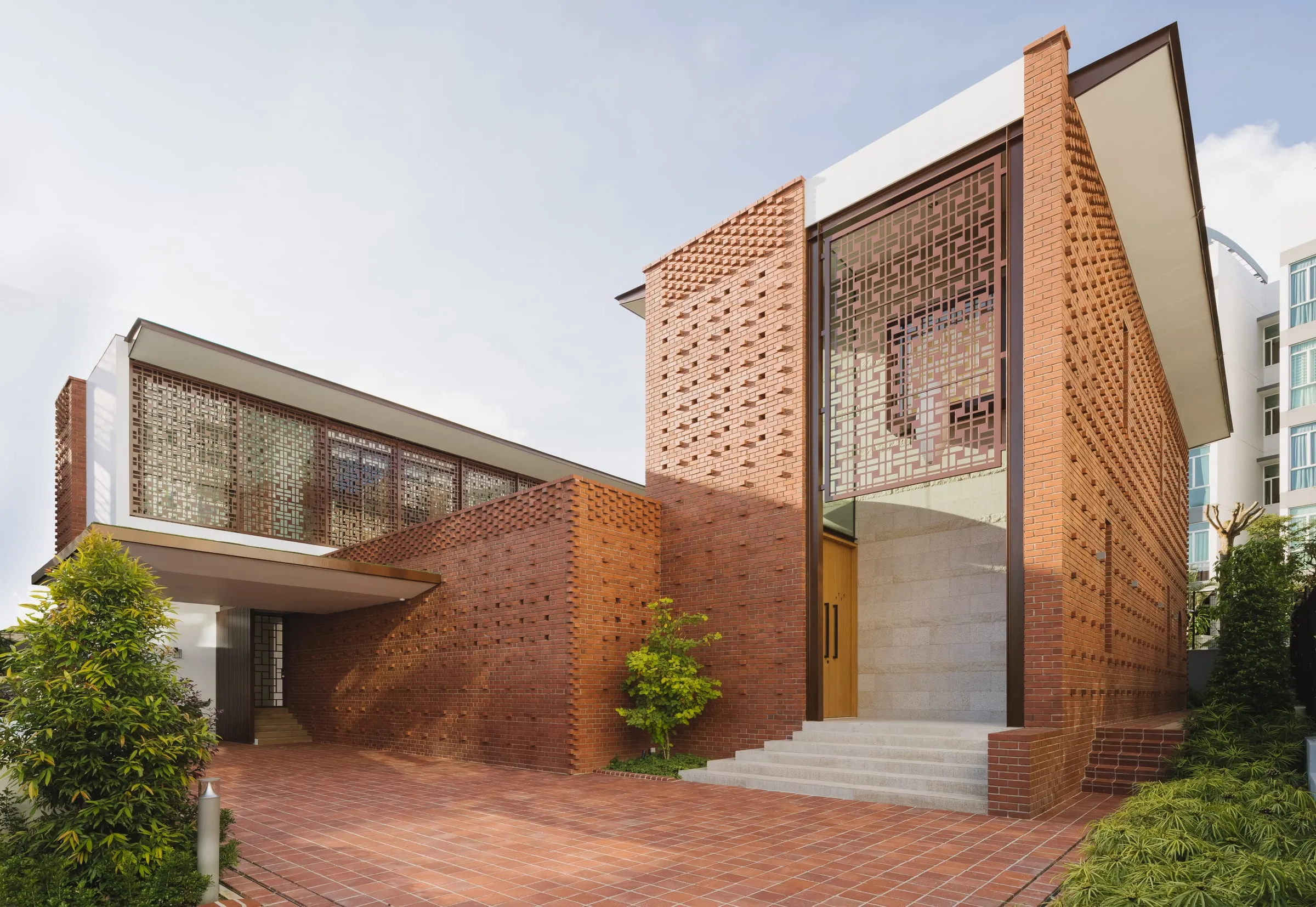 Front elevation of the House at Duchess Avenue with its perforated brick screens